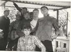 Od lewej Marek Brzezinski, Krzysztof Rzepka, od przodu Zaniewski, Nizinski, Jasiu Ginda, Kaziu Miackowski, Gozdalski, Piotr Orfin (14kb)